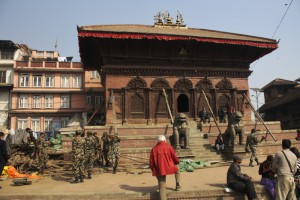 Einsturzgefährdeter Tempel am Durbar Square in Kathmandu.